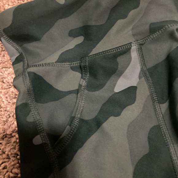 Old Navy Kids Camo Leggings - Picture 2 of 4